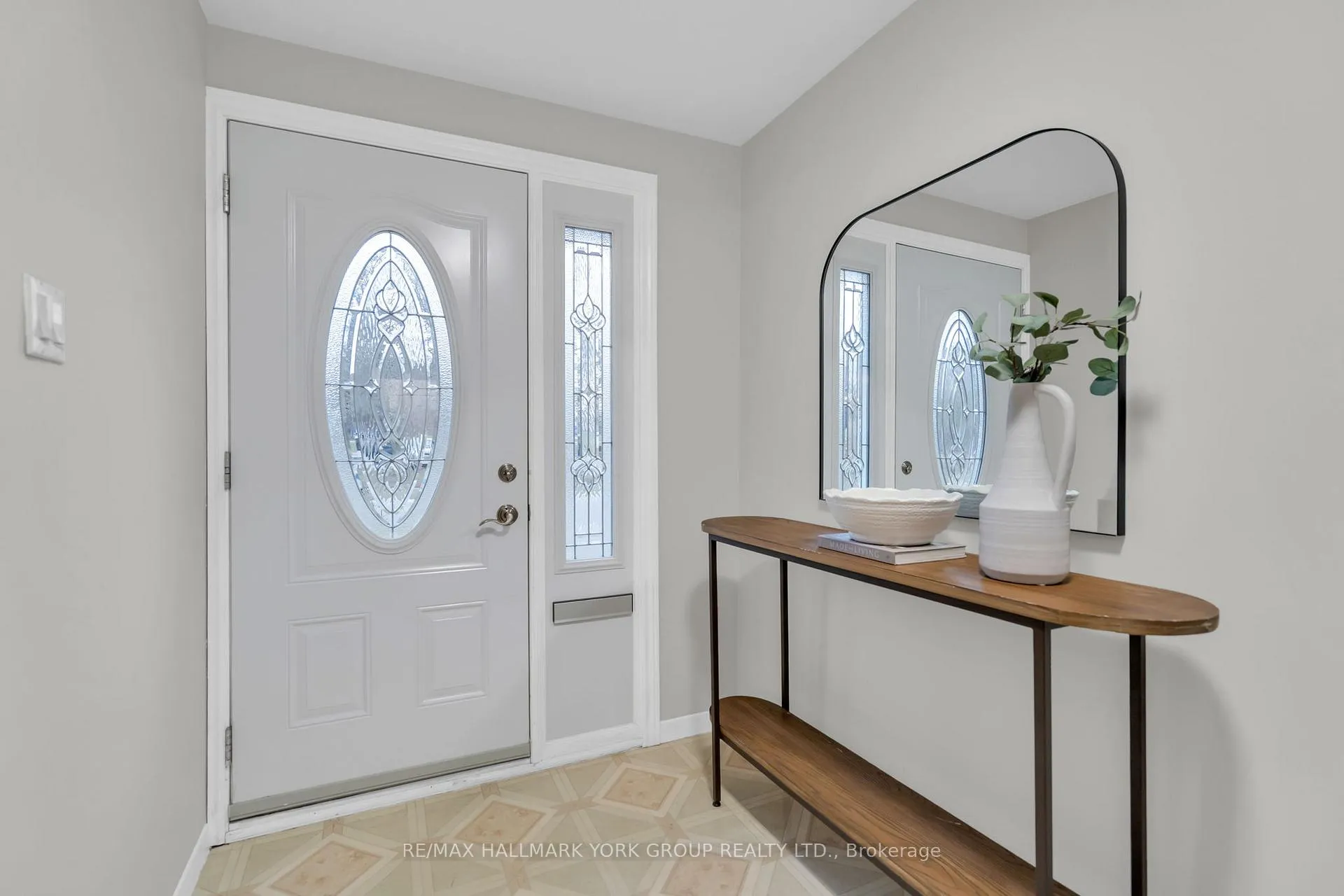 Photo 5 of 67 Devins Drive, Aurora, Aurora Heights — HOMEH