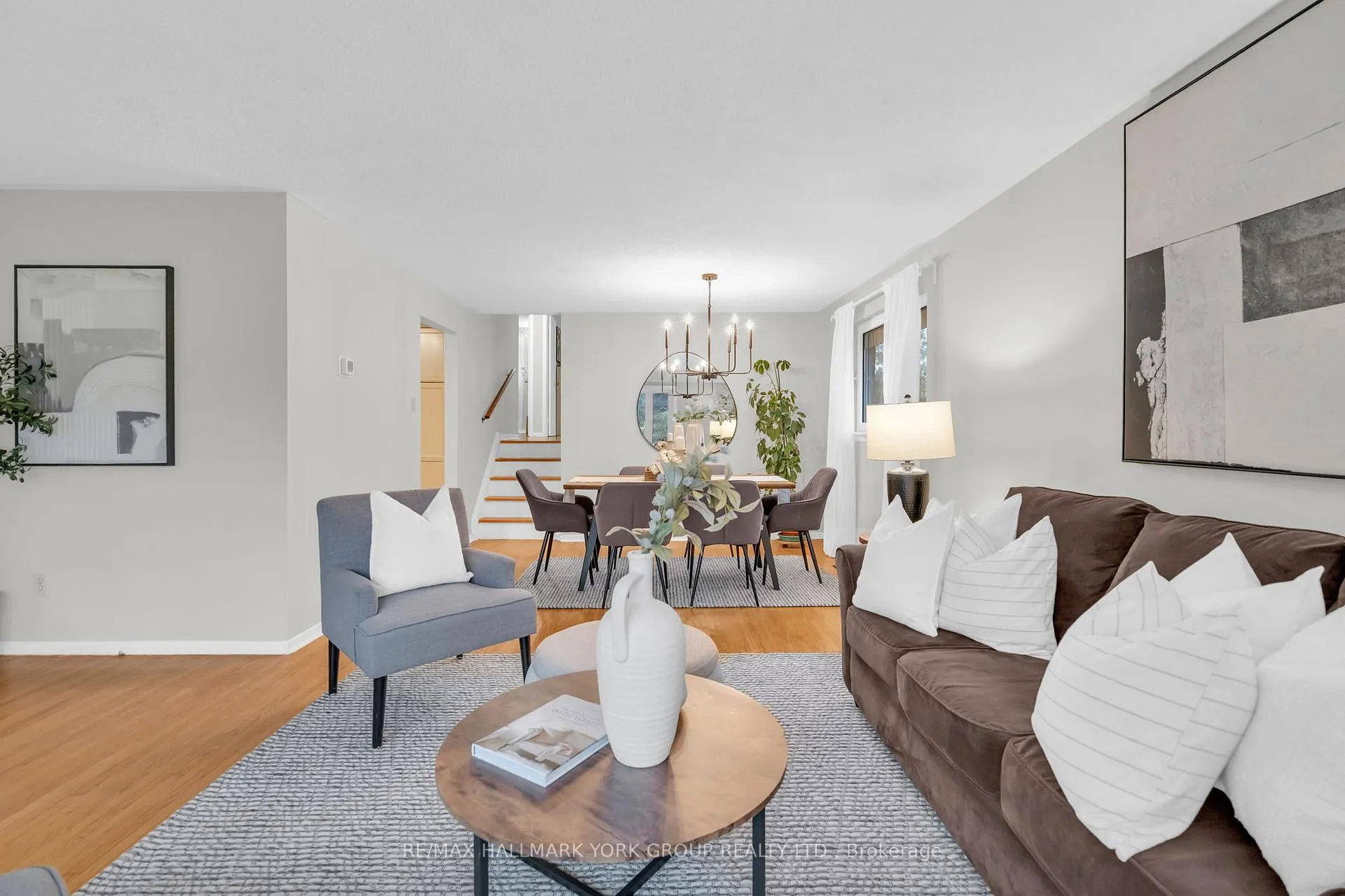 Photo 9 of 67 Devins Drive, Aurora, Aurora Heights — HOMEH