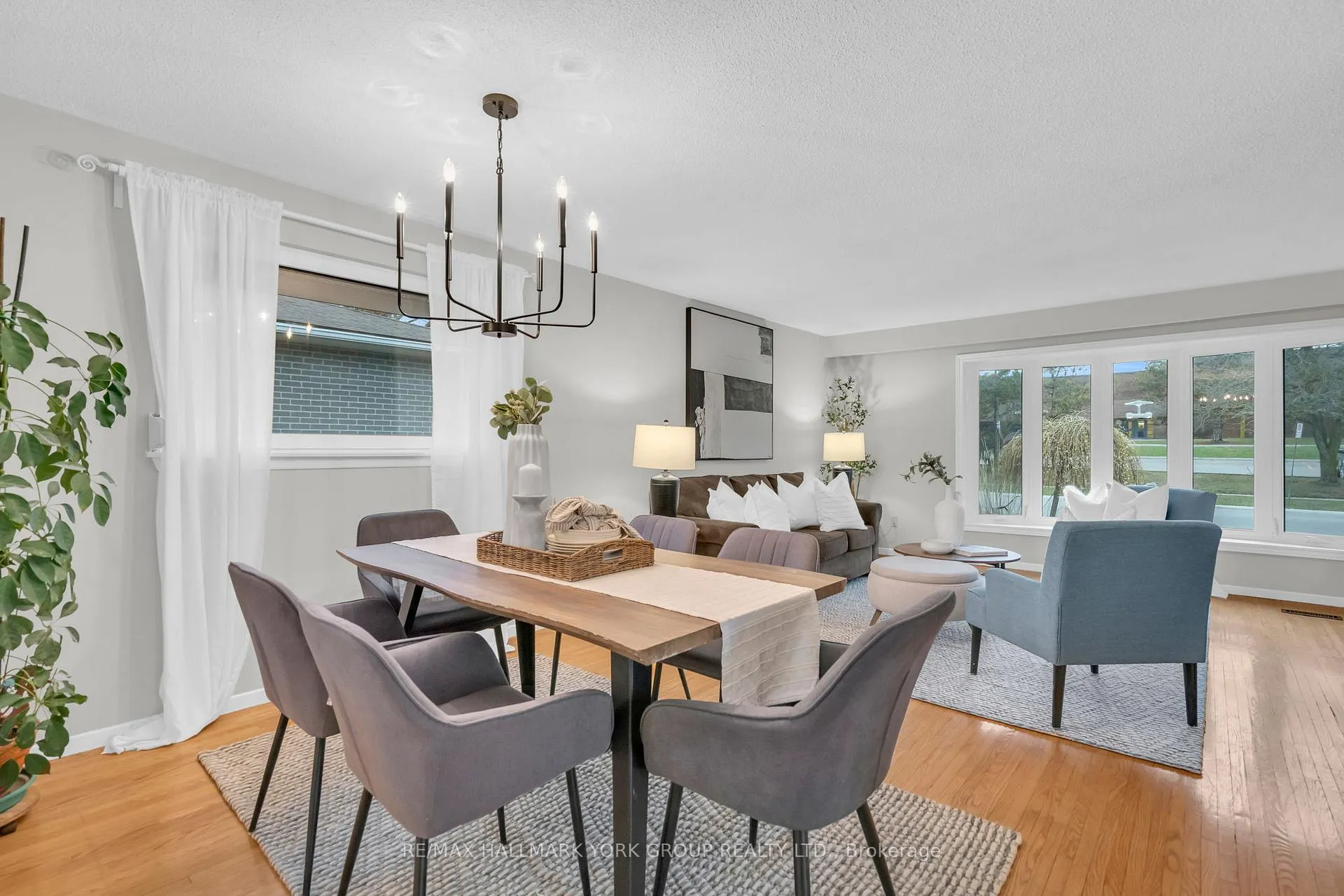Photo 13 of 67 Devins Drive, Aurora, Aurora Heights — HOMEH