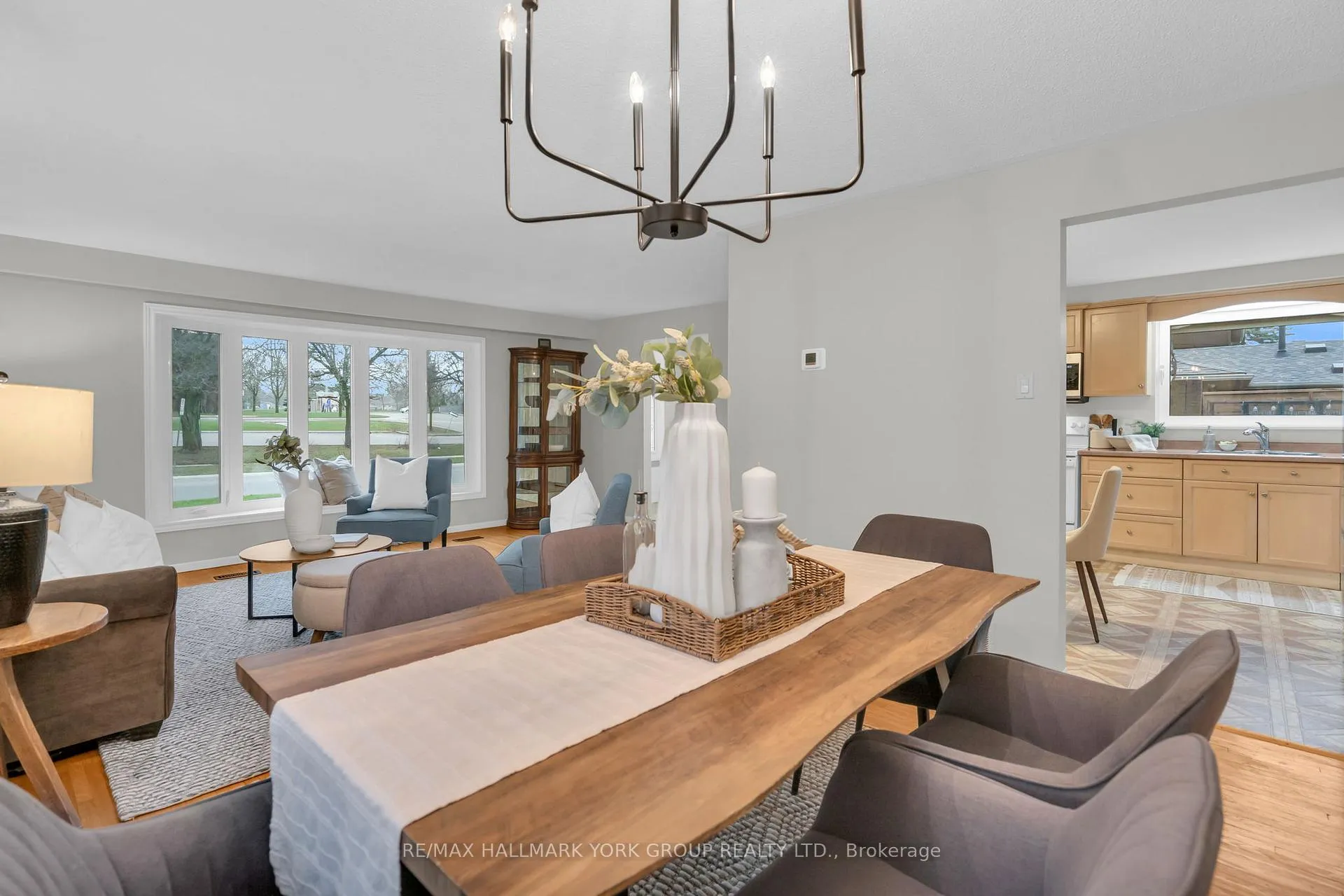 Photo 14 of 67 Devins Drive, Aurora, Aurora Heights — HOMEH