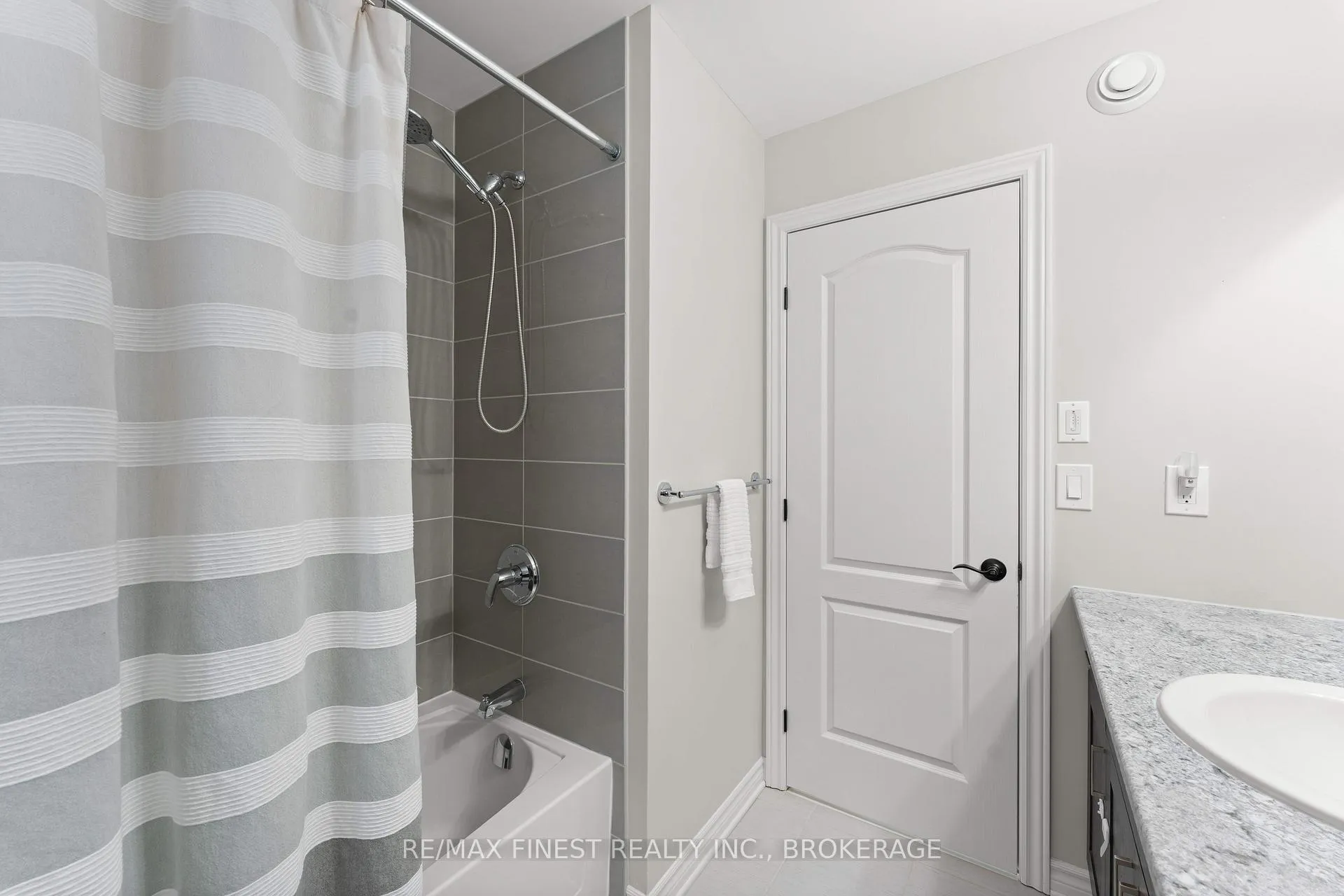 Photo 34 of 1345 Tremont Drive, Kingston, City Northwest — HOMEH