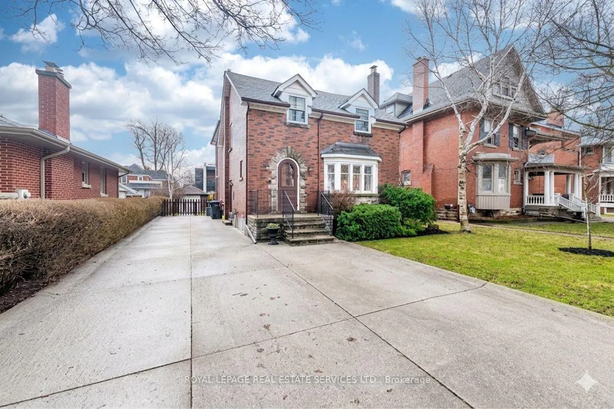 Photo 3 of 51 Wellington Street E, Brampton, Downtown Brampton — HOMEH
