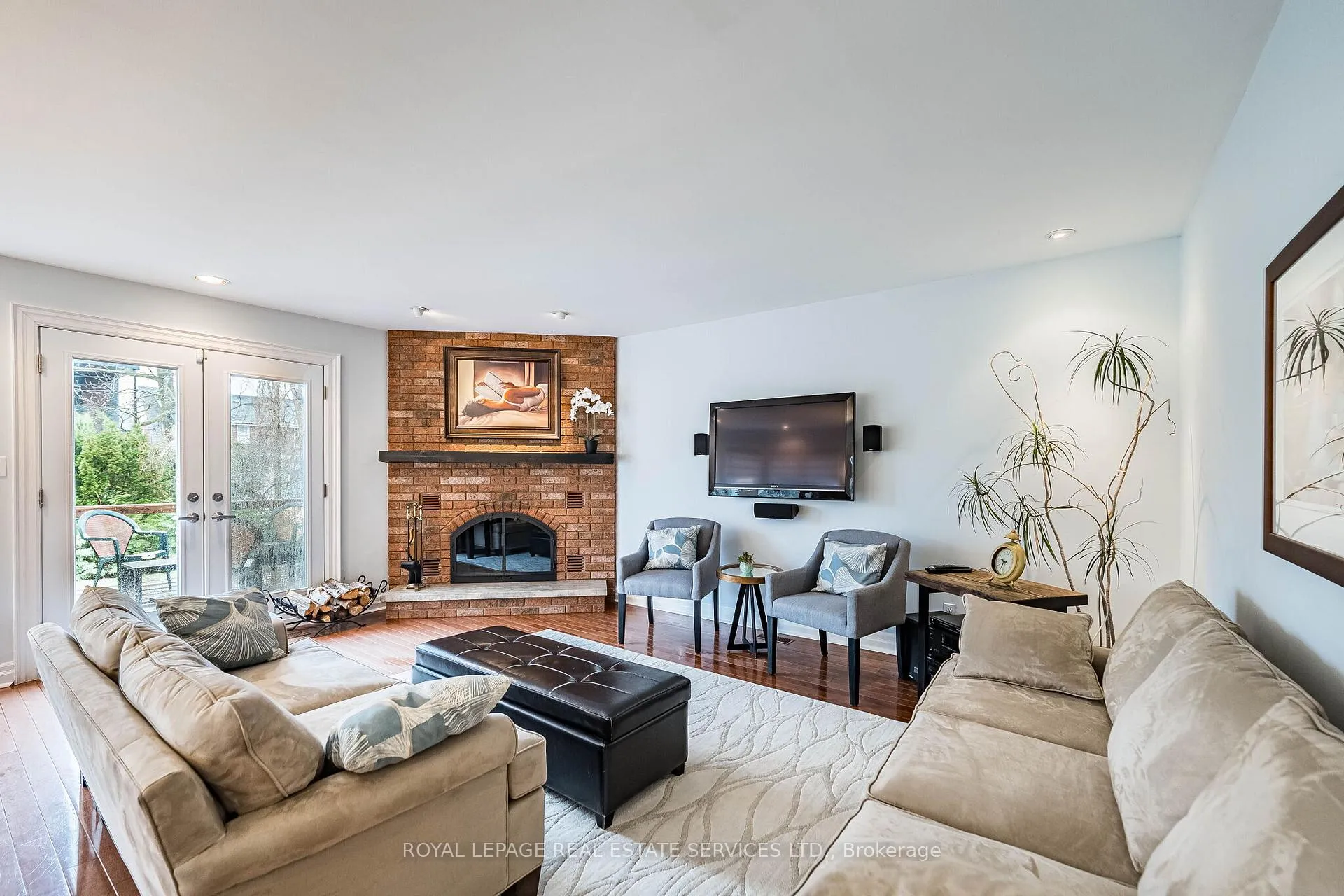 Photo 10 of 51 Wellington Street E, Brampton, Downtown Brampton — HOMEH
