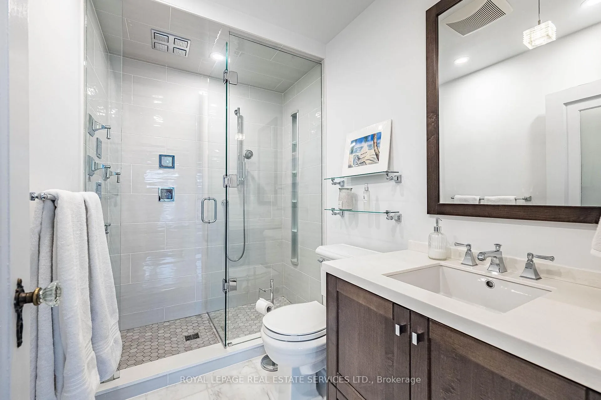 Photo 24 of 51 Wellington Street E, Brampton, Downtown Brampton — HOMEH