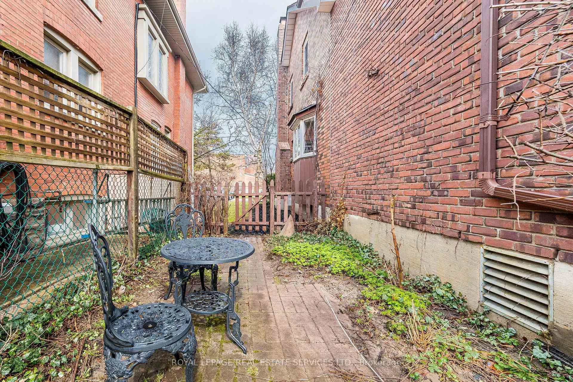 Photo 46 of 51 Wellington Street E, Brampton, Downtown Brampton — HOMEH