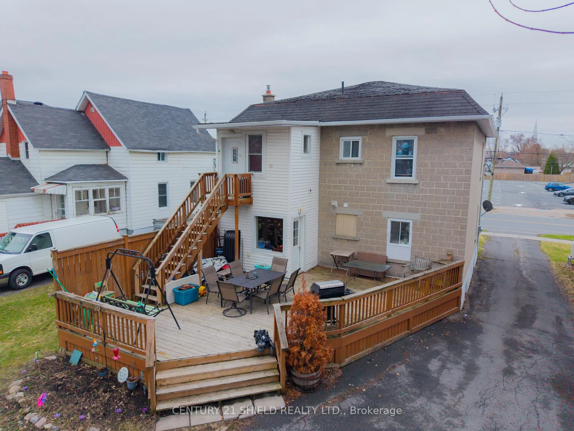 Photo 2 of 25 Seventh Street W, Cornwall — HOMEH