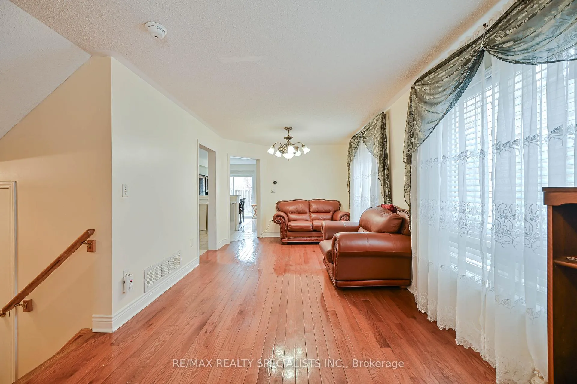 Photo 9 of 15 Eastway Street, Brampton, Gore Industrial North — HOMEH