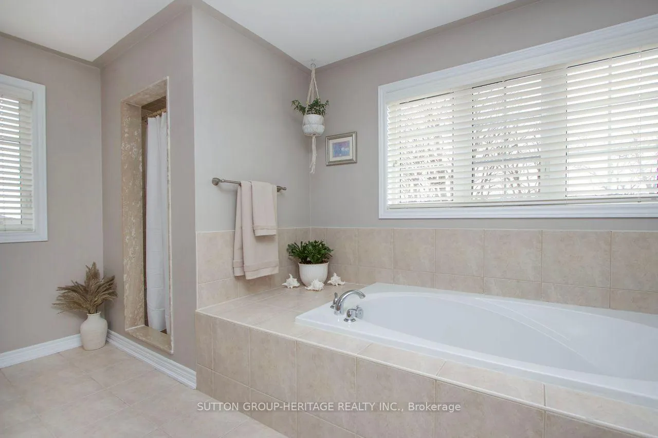 Photo 31 of 62 Abbyview Drive, Whitby, Williamsburg — HOMEH