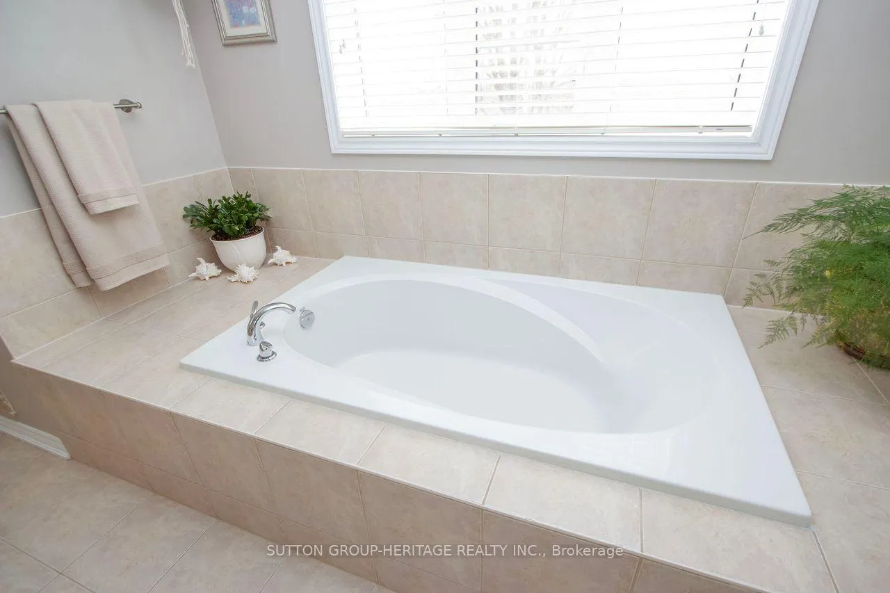 Photo 32 of 62 Abbyview Drive, Whitby, Williamsburg — HOMEH
