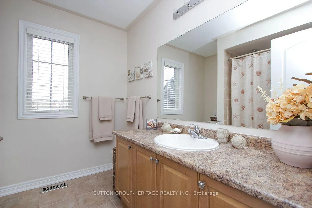 Photo 35 of 62 Abbyview Drive, Whitby, Williamsburg — HOMEH