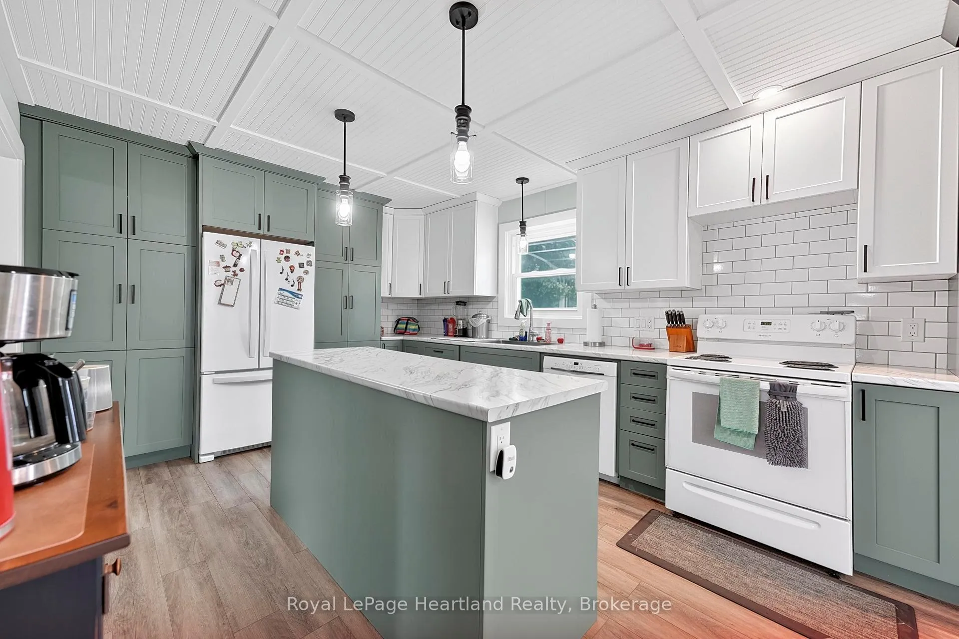 Photo 15 of 14 Elgin Avenue E, Goderich, Goderich (Town) — HOMEH