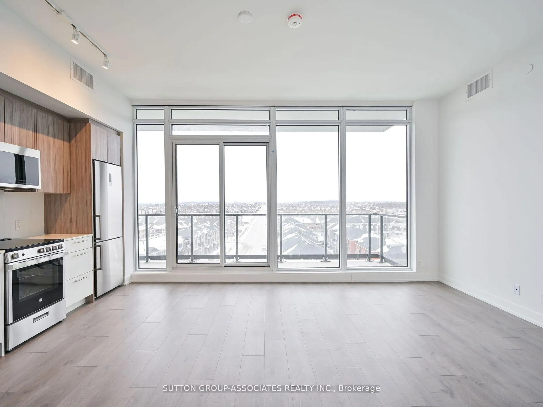 Photo 3 of Unit 810, 225 Veterans Drive, Brampton, Northwest Brampton — HOMEH