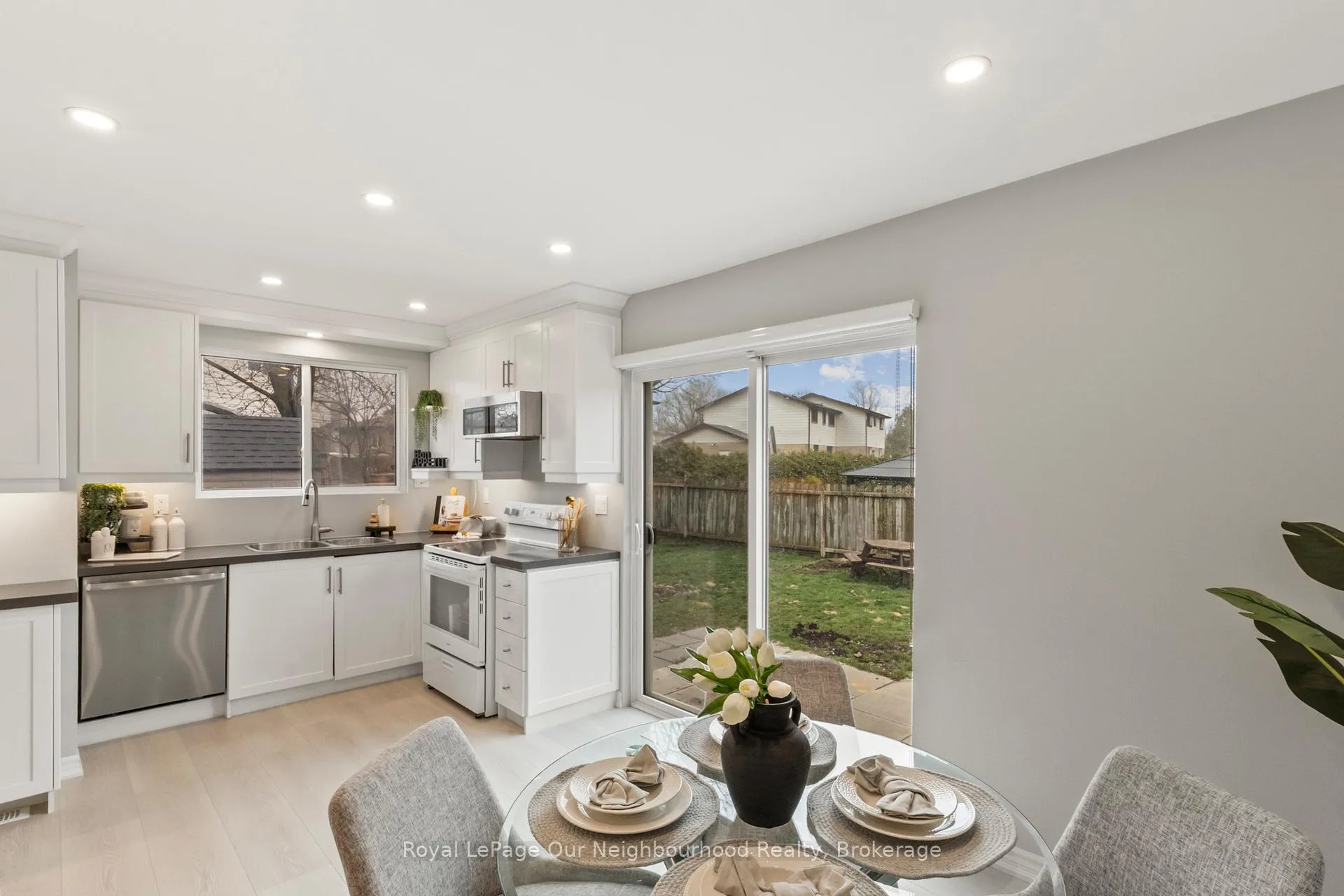 Photo 13 of 75 Little Avenue, Clarington, Bowmanville — HOMEH