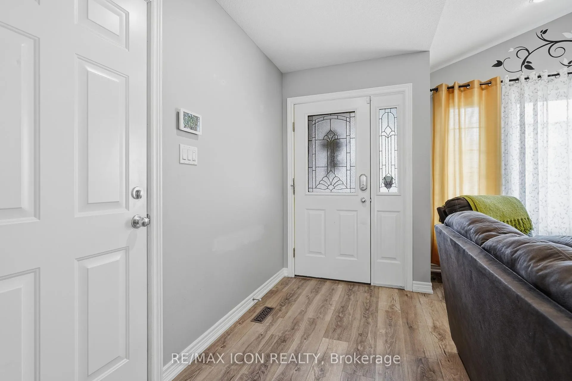 Photo 6 of 53 Augusta Crescent, St. Thomas — HOMEH