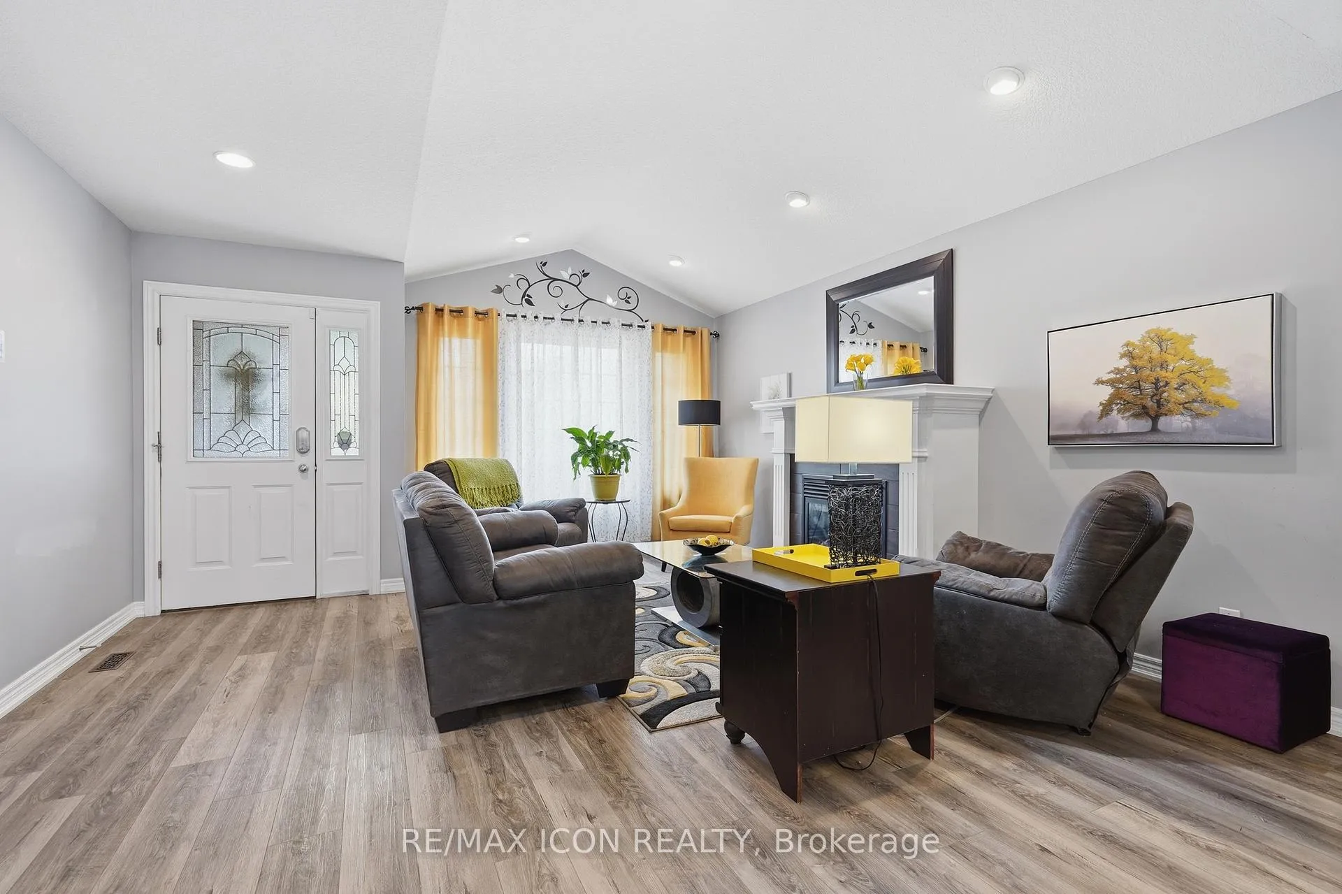 Photo 7 of 53 Augusta Crescent, St. Thomas — HOMEH