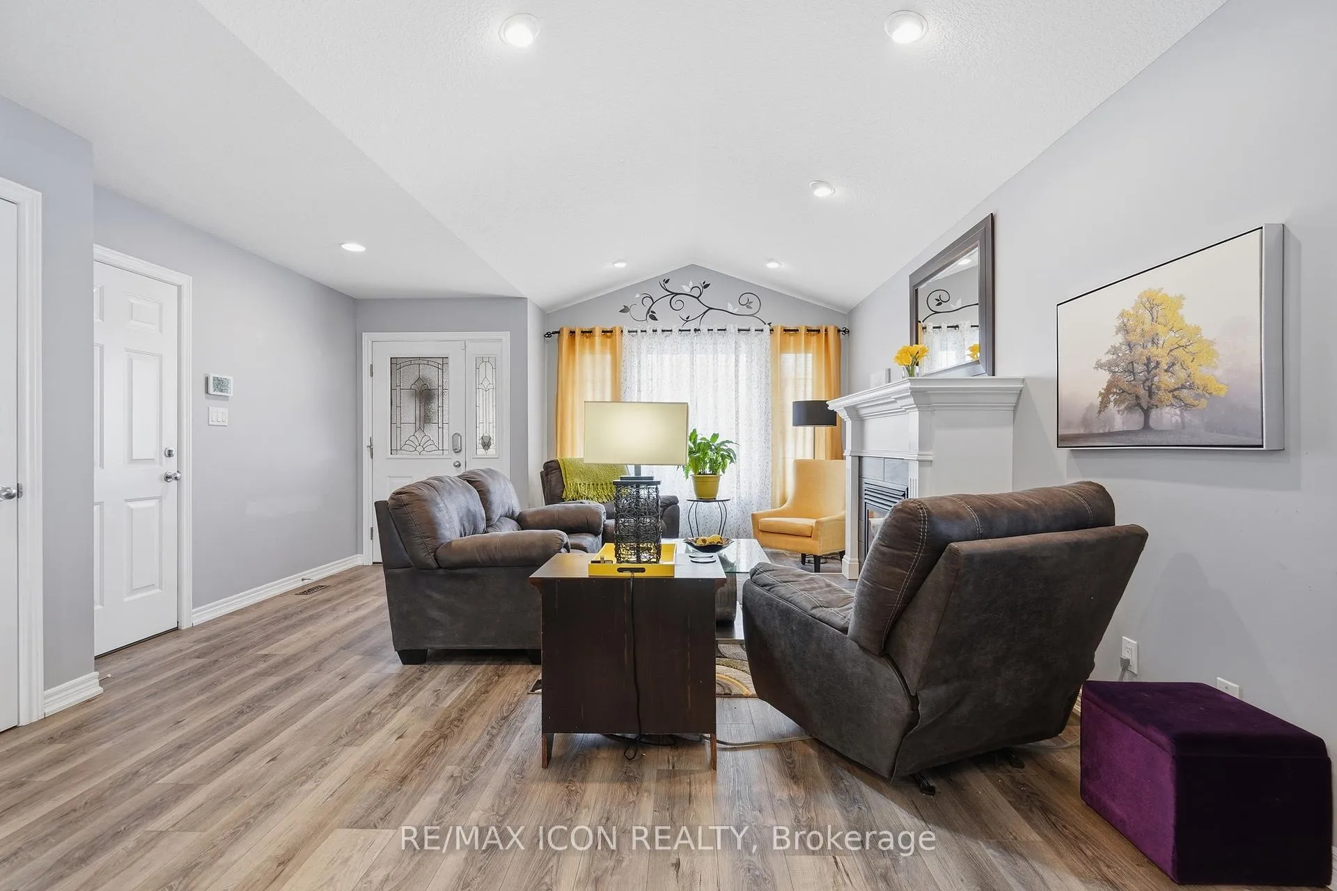 Photo 8 of 53 Augusta Crescent, St. Thomas — HOMEH