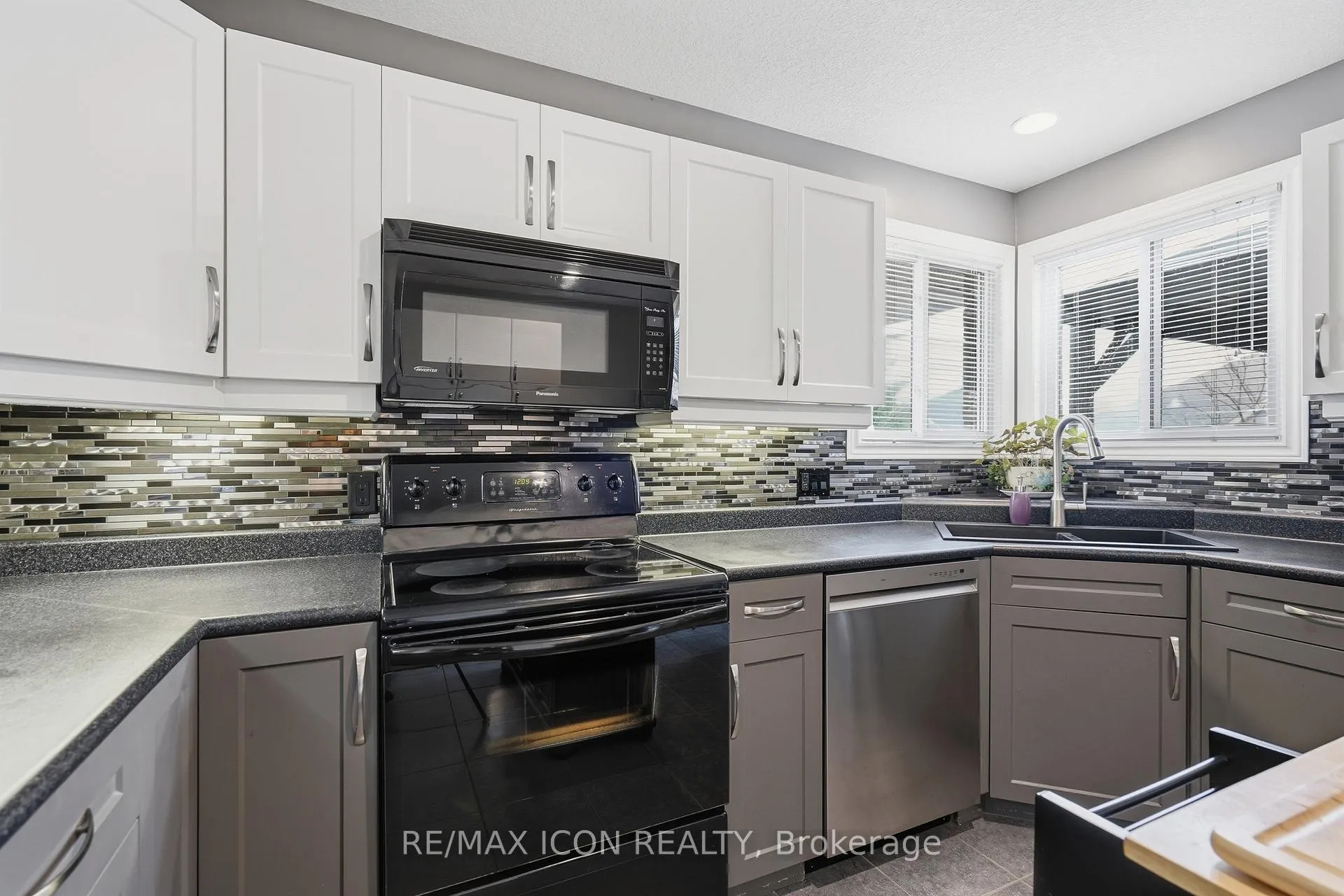Photo 16 of 53 Augusta Crescent, St. Thomas — HOMEH