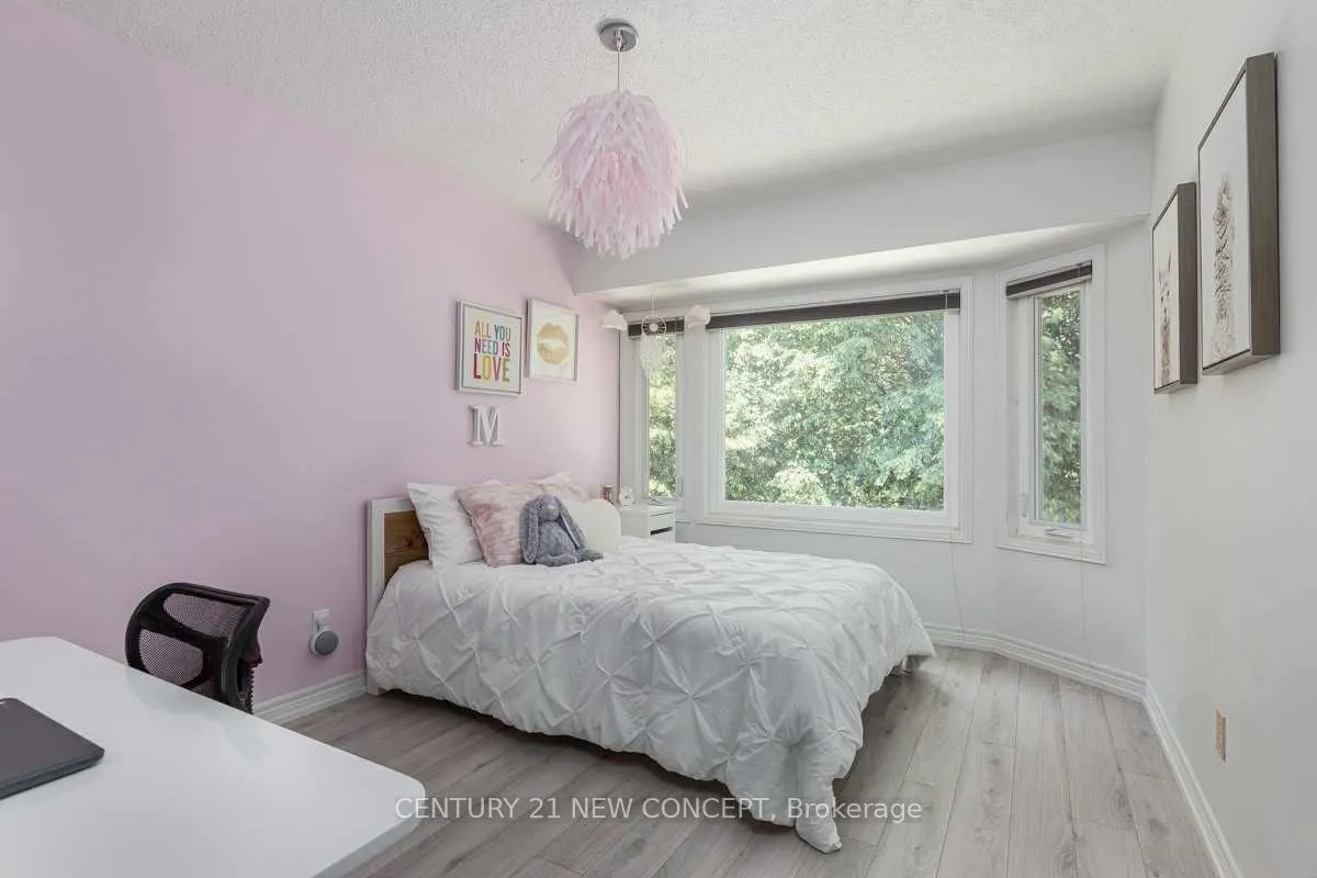 Photo 13 of 8 Brownstone Circle, Vaughan, Crestwood-Springfarm-Yorkhill — HOMEH