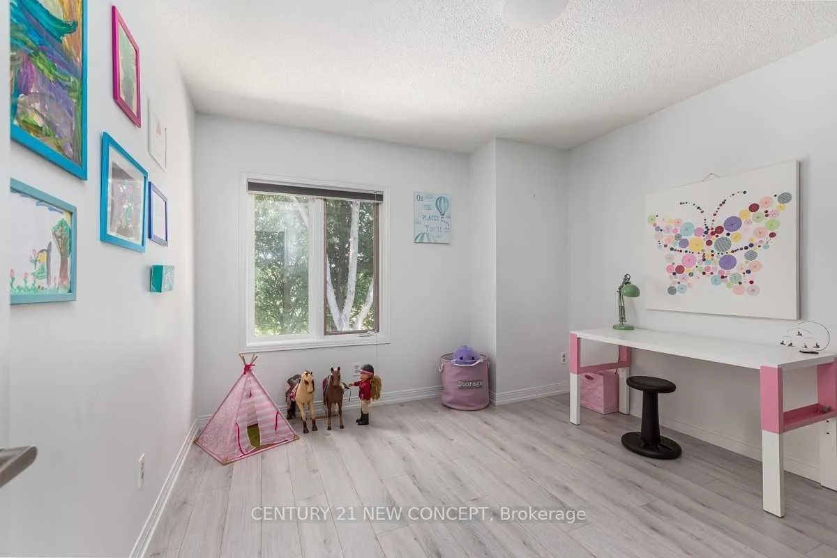 Photo 14 of 8 Brownstone Circle, Vaughan, Crestwood-Springfarm-Yorkhill — HOMEH
