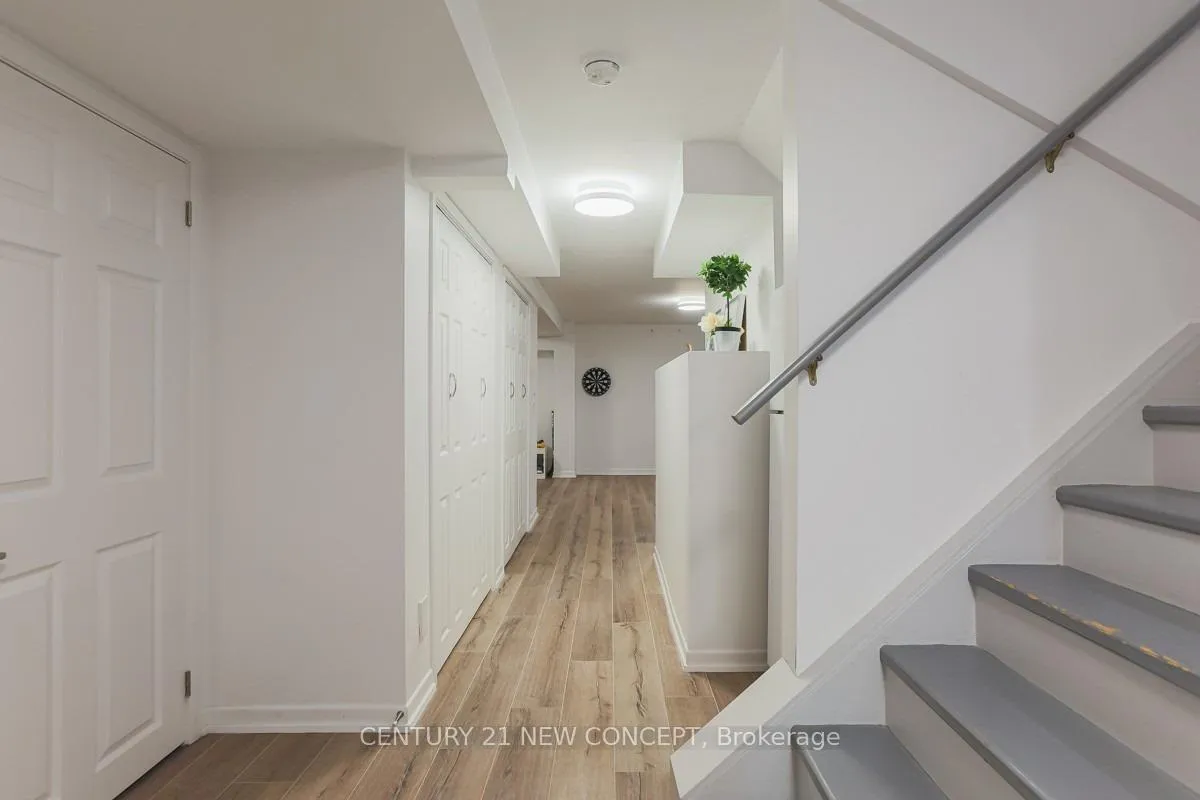Photo 16 of 8 Brownstone Circle, Vaughan, Crestwood-Springfarm-Yorkhill — HOMEH