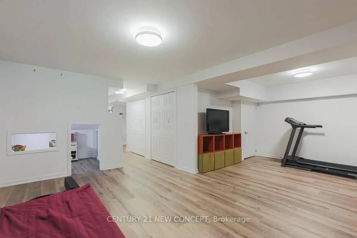 Photo 20 of 8 Brownstone Circle, Vaughan, Crestwood-Springfarm-Yorkhill — HOMEH