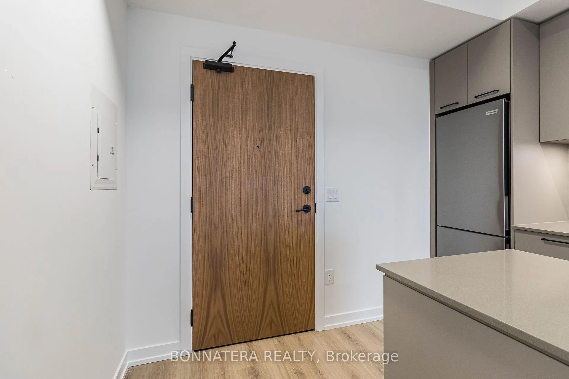 Photo 5 of Unit 414, 10 Lagerfeld Drive, Brampton, Northwest Brampton — HOMEH