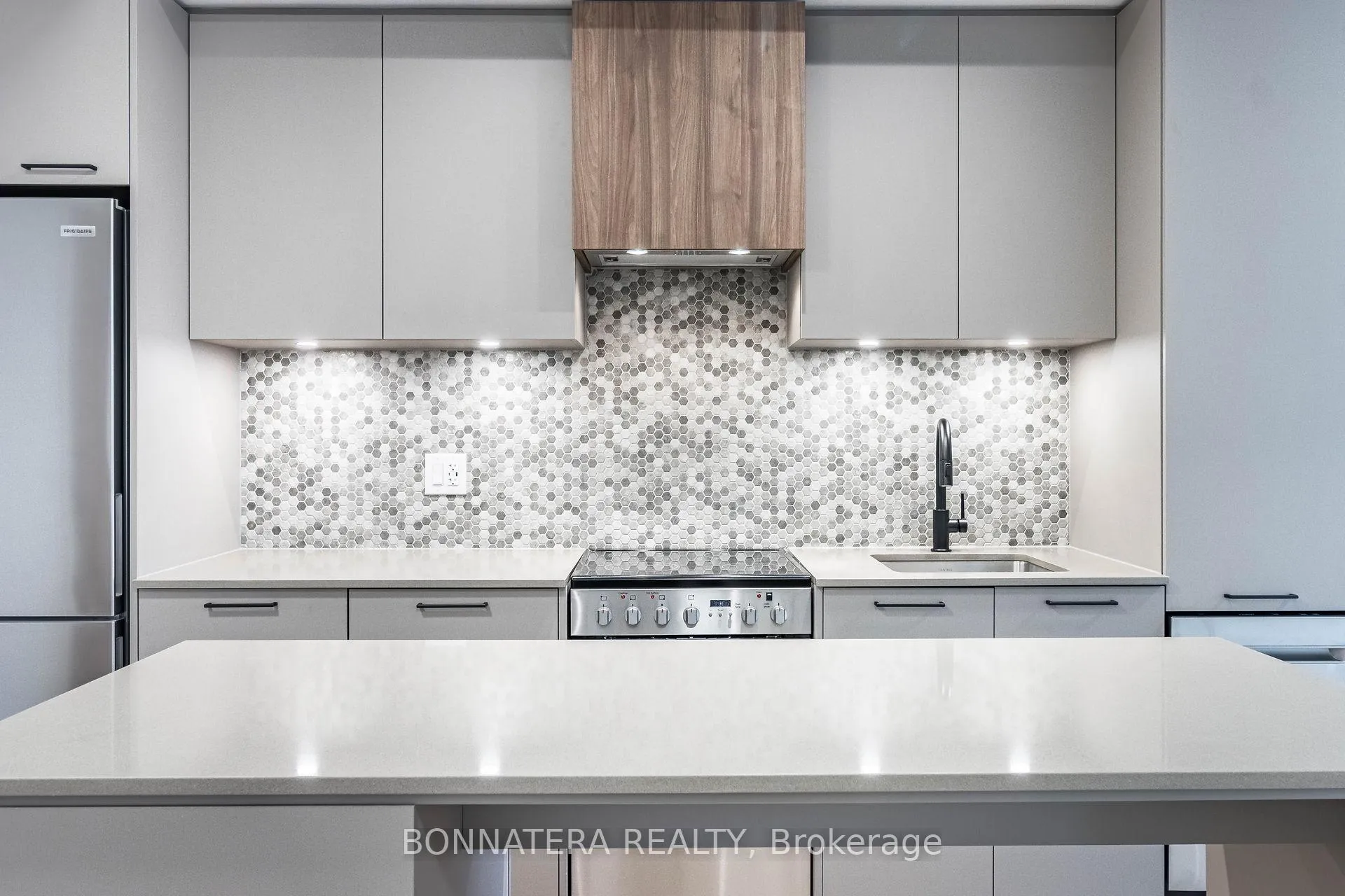 Photo 7 of Unit 414, 10 Lagerfeld Drive, Brampton, Northwest Brampton — HOMEH
