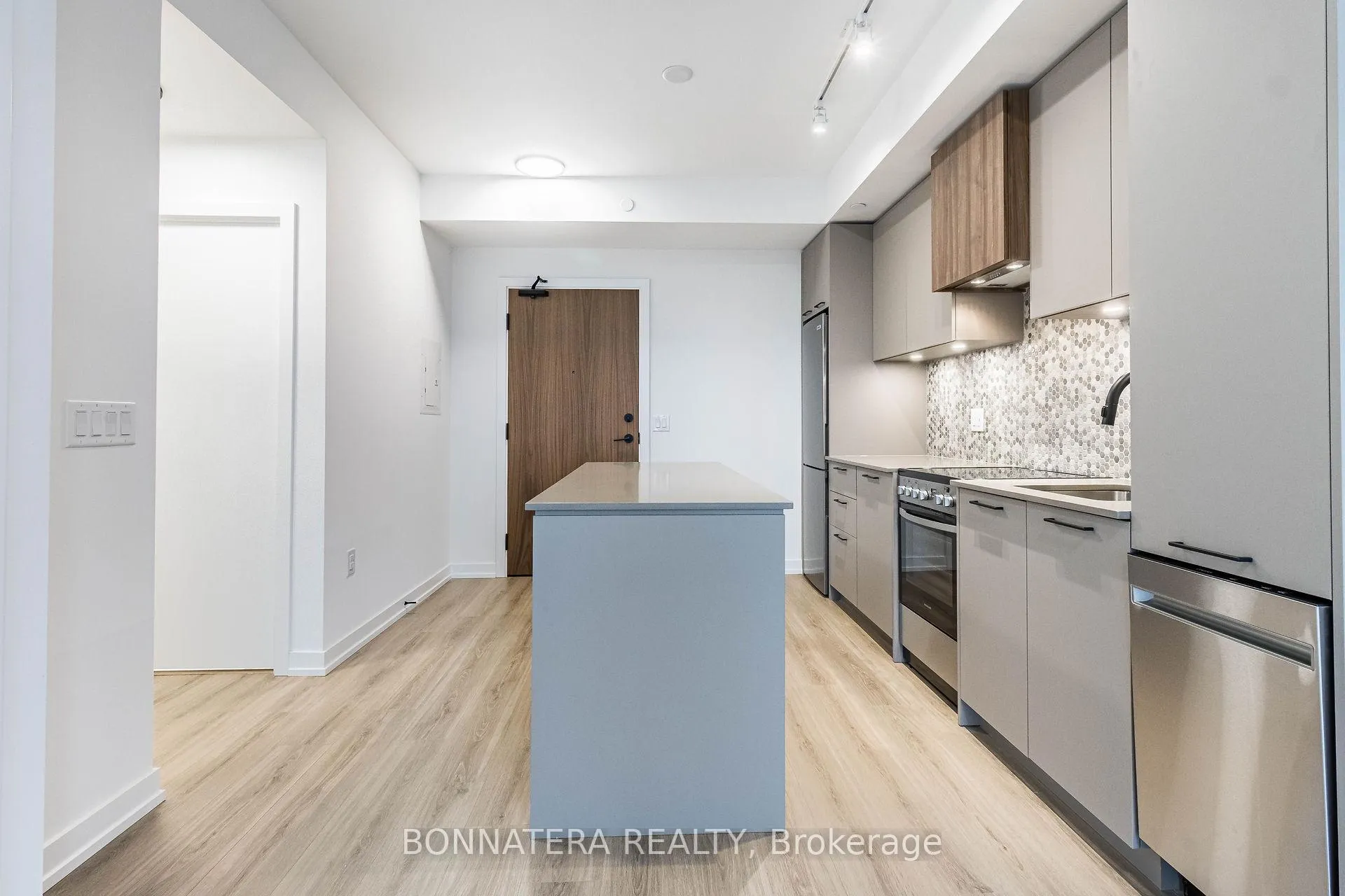Photo 8 of Unit 414, 10 Lagerfeld Drive, Brampton, Northwest Brampton — HOMEH