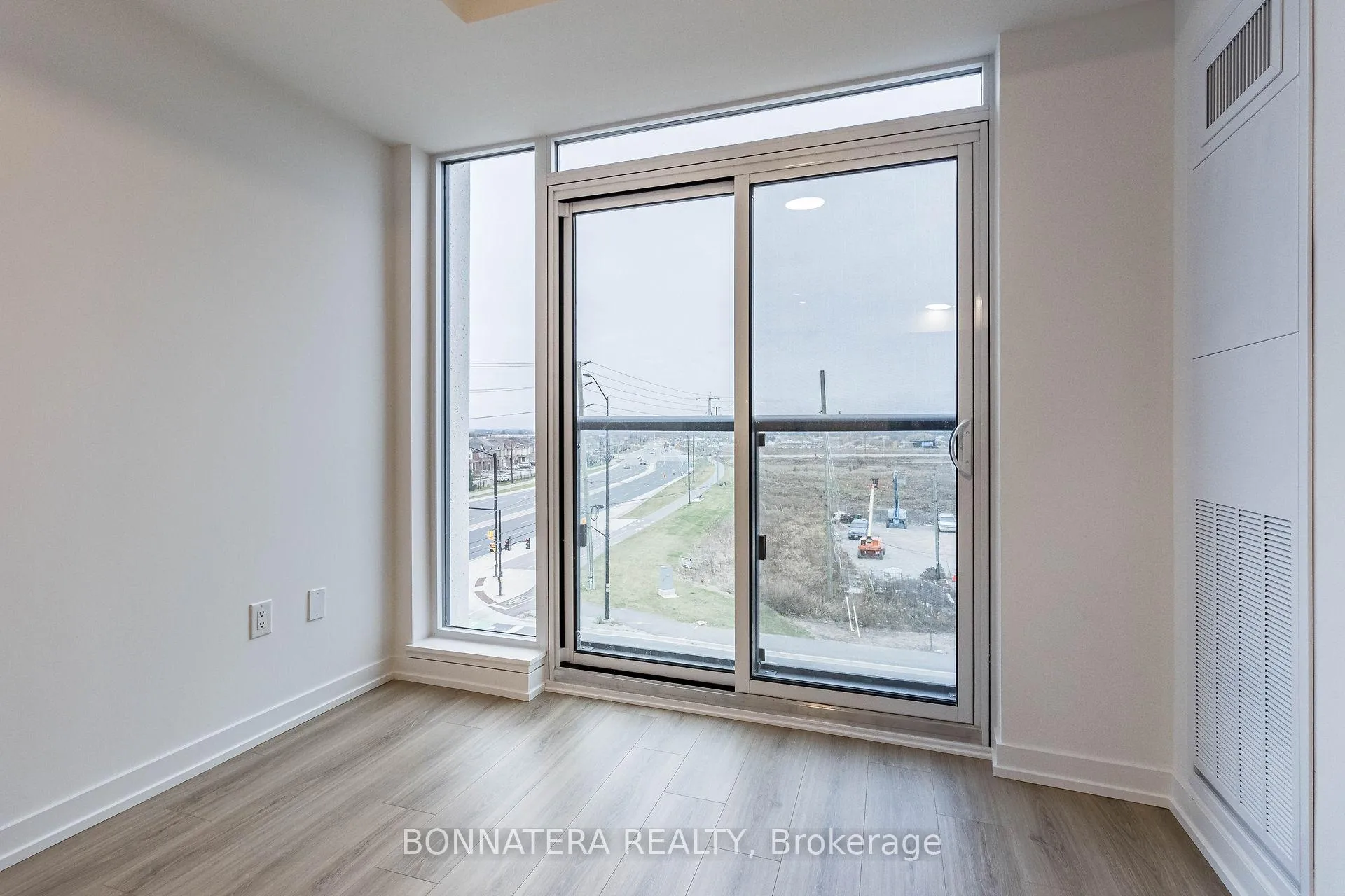 Photo 14 of Unit 414, 10 Lagerfeld Drive, Brampton, Northwest Brampton — HOMEH