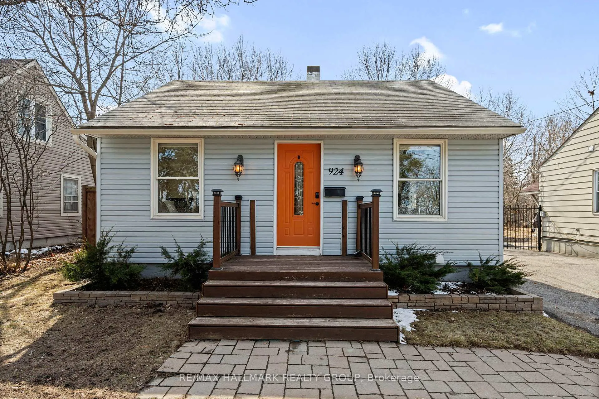 Front of 924 Fisher Avenue