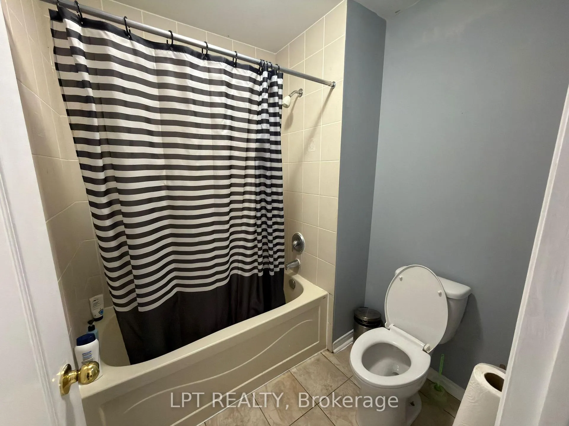 Photo 6 of 112 Bushmill Circle, Brampton, Fletcher's Meadow — HOMEH
