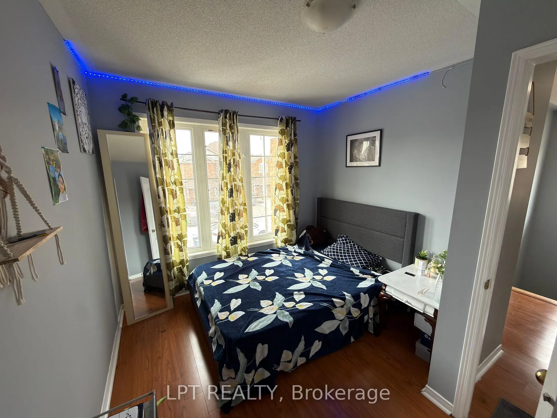 Photo 10 of 112 Bushmill Circle, Brampton, Fletcher's Meadow — HOMEH