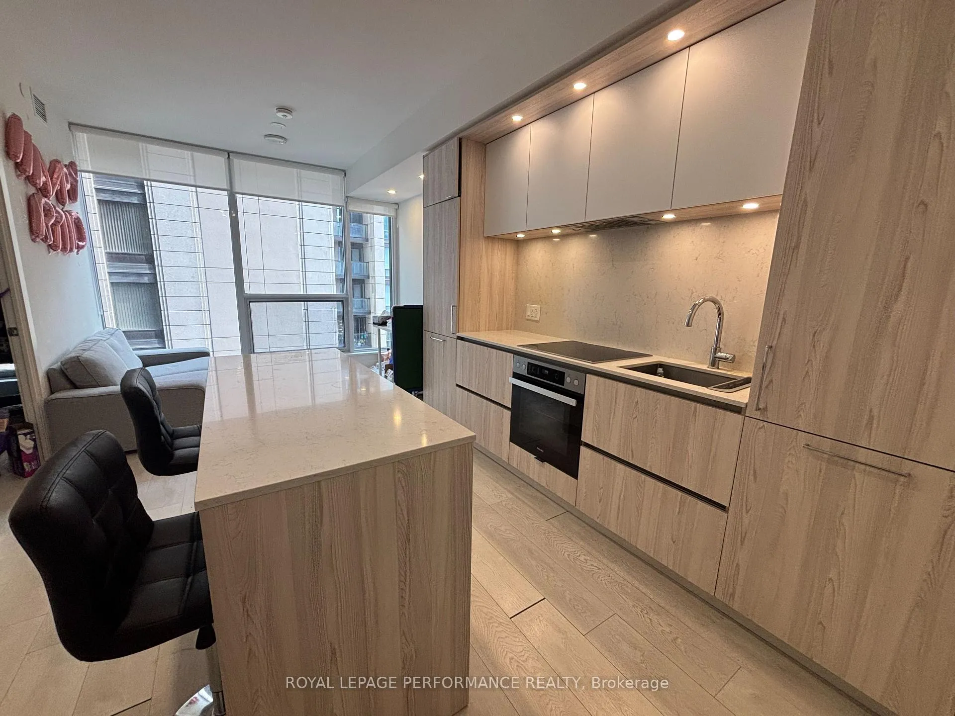 Photo 12 of 15 Mercer Street, Toronto, Waterfront Communities — HOMEH
