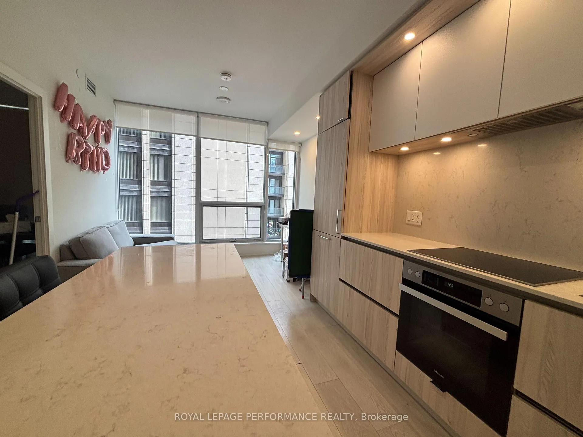 Photo 13 of 15 Mercer Street, Toronto, Waterfront Communities — HOMEH