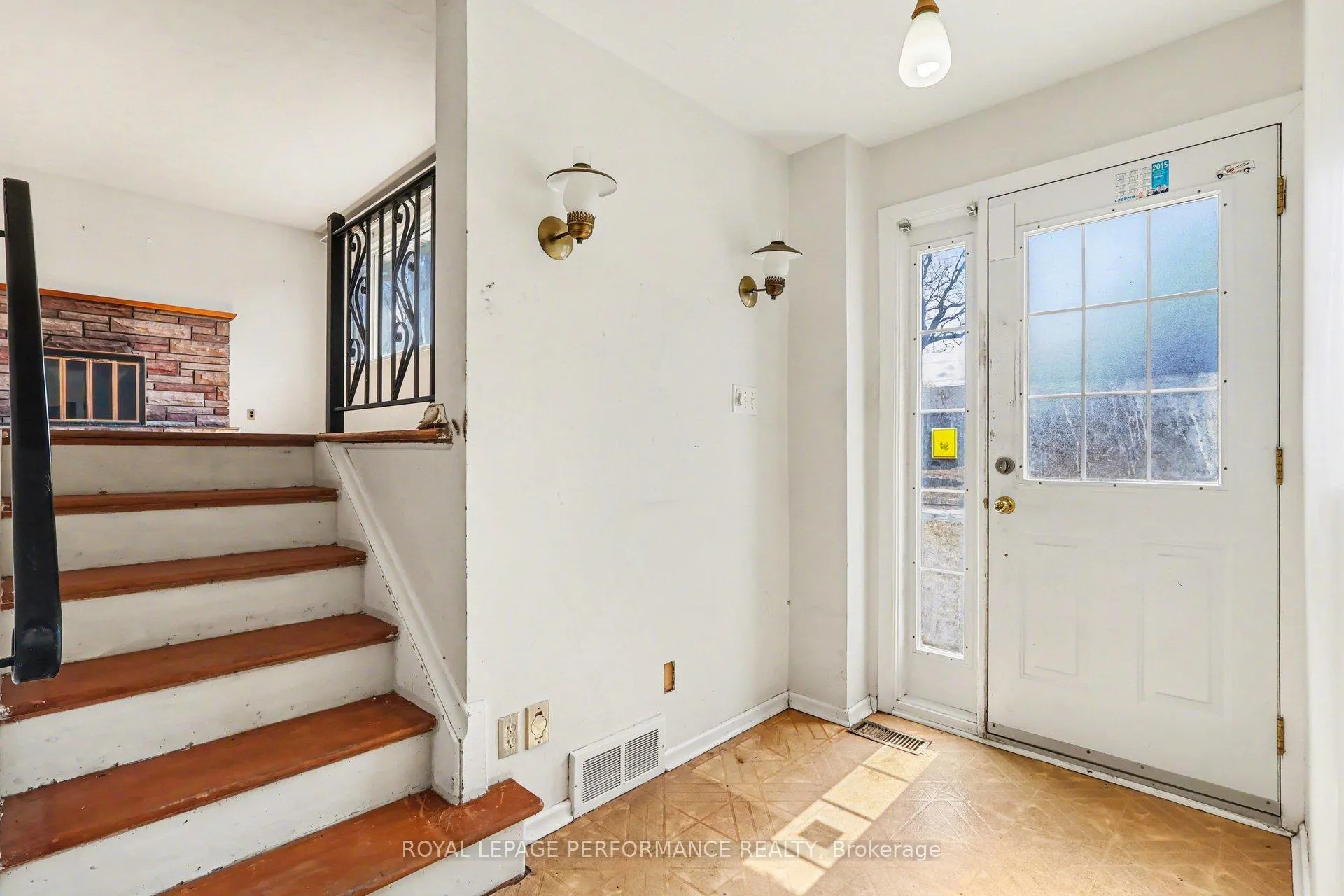 Photo 2 of 767 Cross Avenue, Ottawa, Elmvale Acres/Urbandale — HOMEH