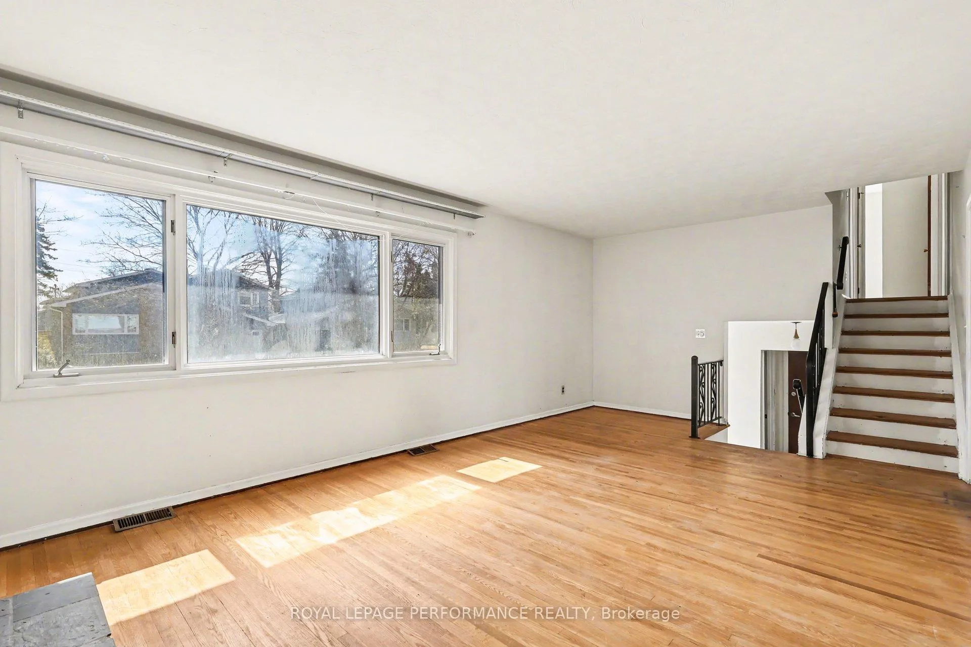 Photo 4 of 767 Cross Avenue, Ottawa, Elmvale Acres/Urbandale — HOMEH