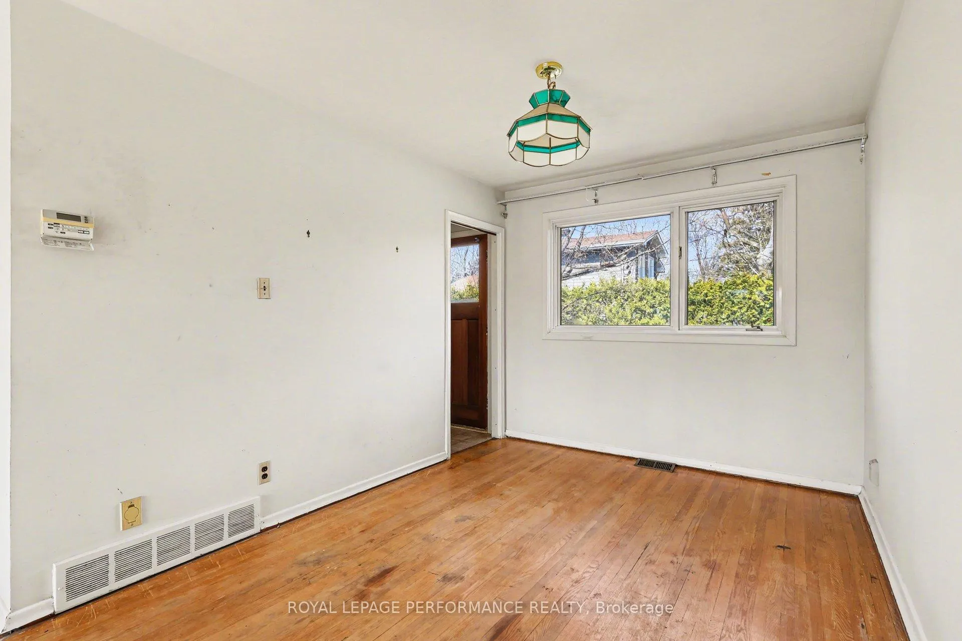 Photo 9 of 767 Cross Avenue, Ottawa, Elmvale Acres/Urbandale — HOMEH