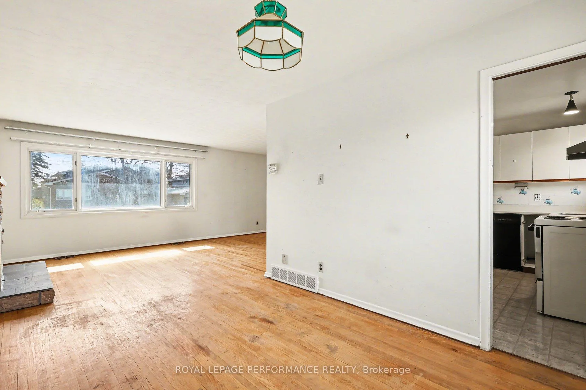 Photo 10 of 767 Cross Avenue, Ottawa, Elmvale Acres/Urbandale — HOMEH