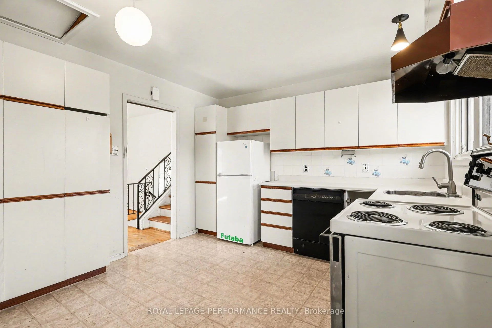 Photo 11 of 767 Cross Avenue, Ottawa, Elmvale Acres/Urbandale — HOMEH