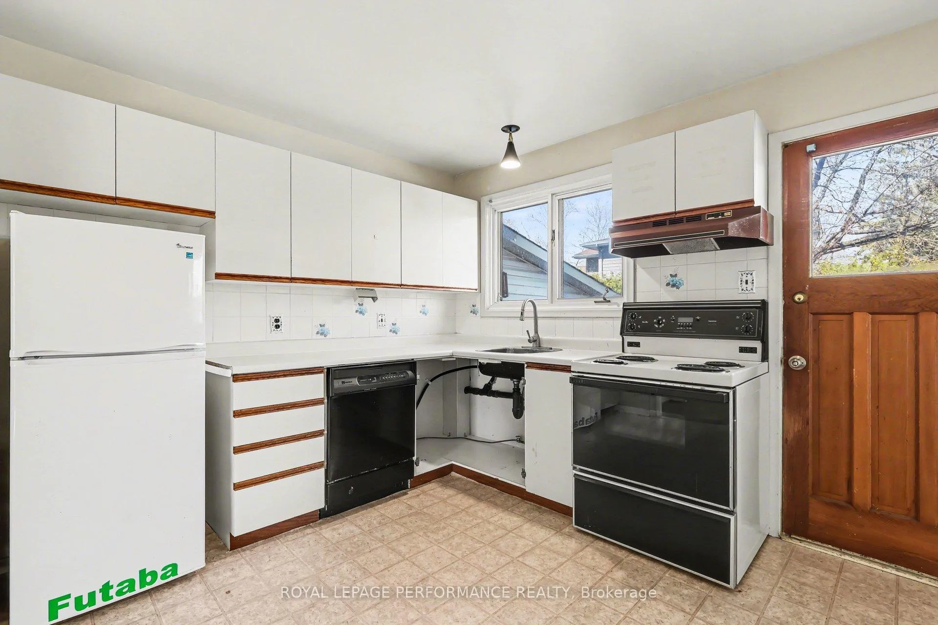 Photo 12 of 767 Cross Avenue, Ottawa, Elmvale Acres/Urbandale — HOMEH