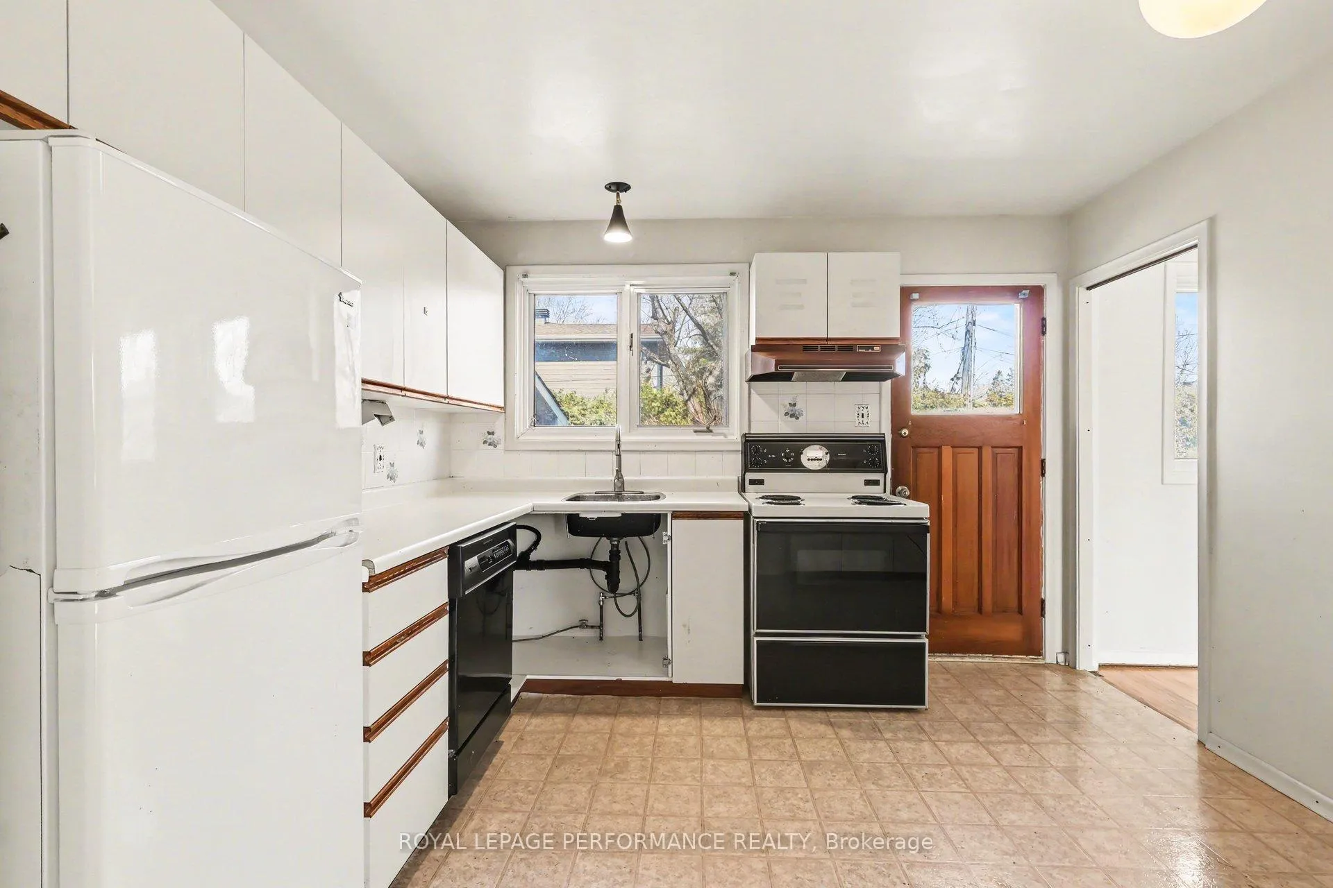Photo 13 of 767 Cross Avenue, Ottawa, Elmvale Acres/Urbandale — HOMEH