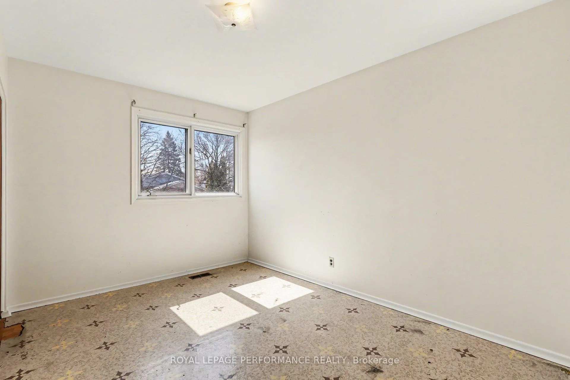 Photo 24 of 767 Cross Avenue, Ottawa, Elmvale Acres/Urbandale — HOMEH