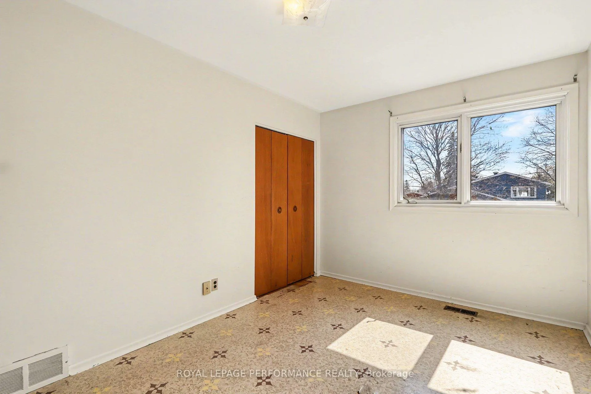 Photo 25 of 767 Cross Avenue, Ottawa, Elmvale Acres/Urbandale — HOMEH