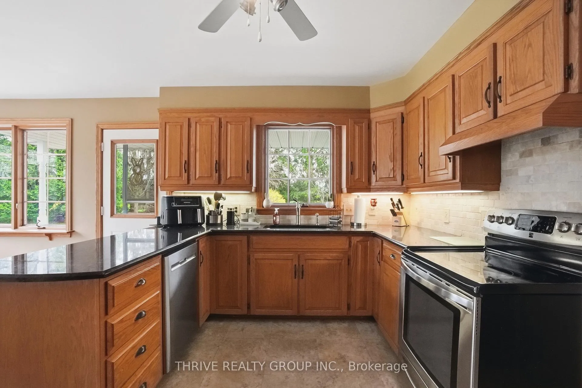 Photo 21 of 160 West Park Drive S, North Middlesex, Parkhill — HOMEH