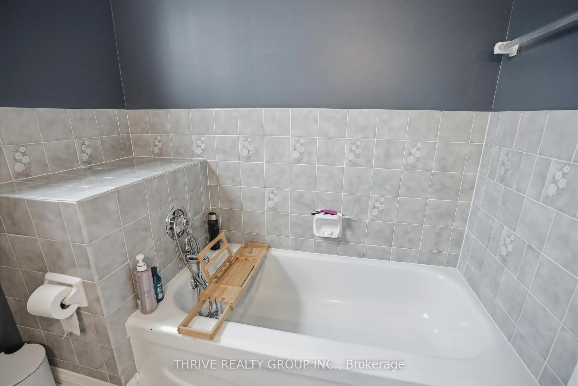 Photo 35 of 160 West Park Drive S, North Middlesex, Parkhill — HOMEH