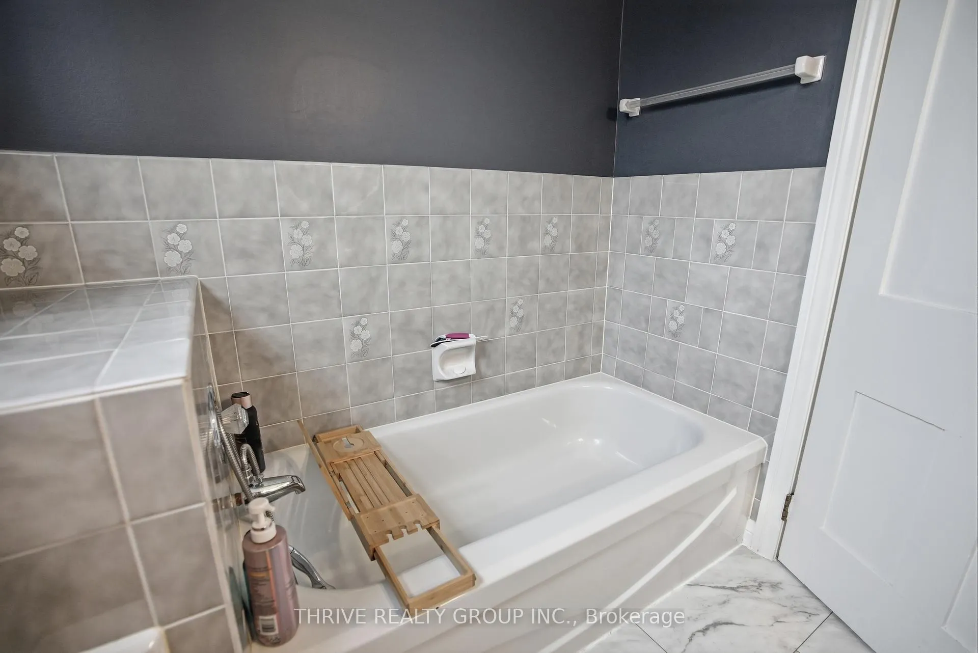 Photo 36 of 160 West Park Drive S, North Middlesex, Parkhill — HOMEH