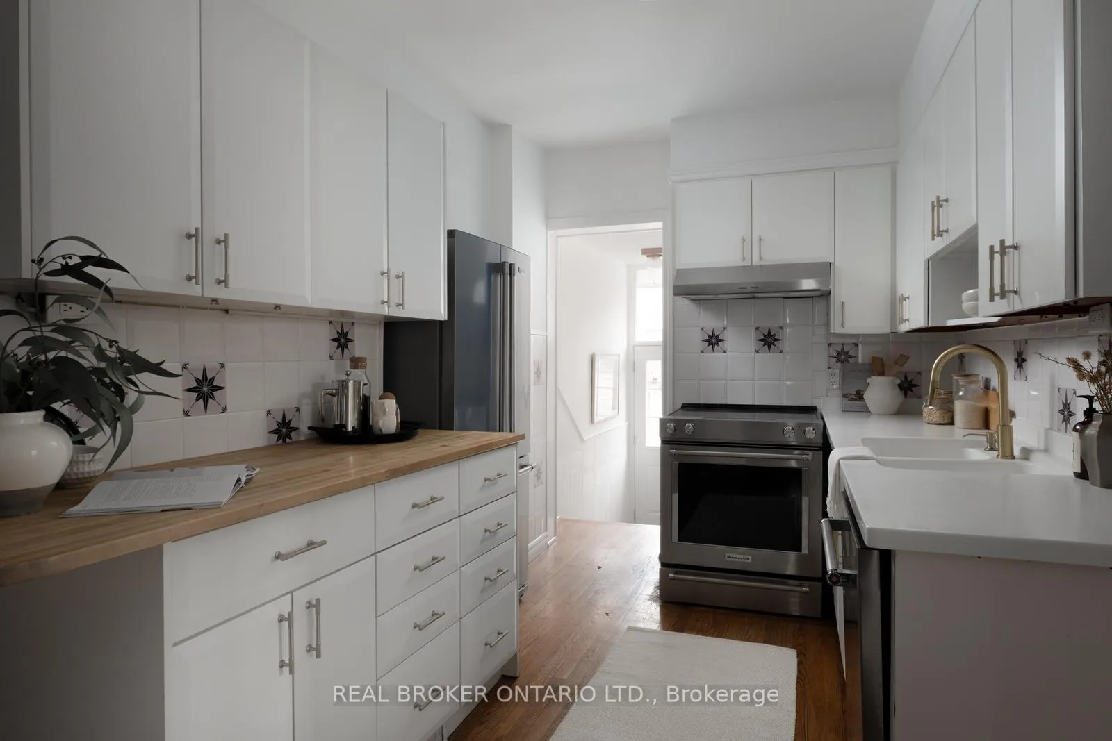 Photo 8 of 256 Monarch Park Avenue, Toronto, Danforth Village-East York — HOMEH
