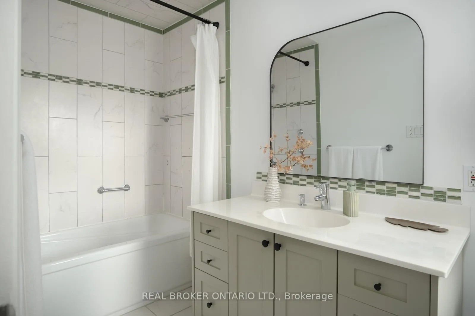 Photo 19 of 256 Monarch Park Avenue, Toronto, Danforth Village-East York — HOMEH
