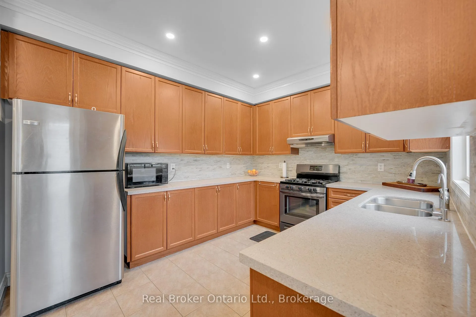 Photo 16 of 6 Wilsongary Circle, Ajax, Northeast Ajax — HOMEH