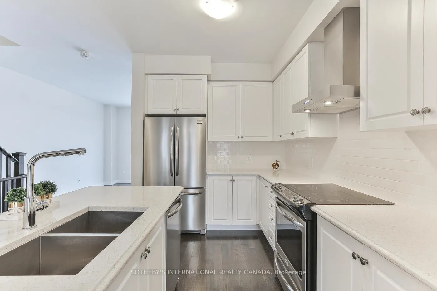 Photo 5 of 101 Glengarry Crescent, Vaughan, Vellore Village — HOMEH